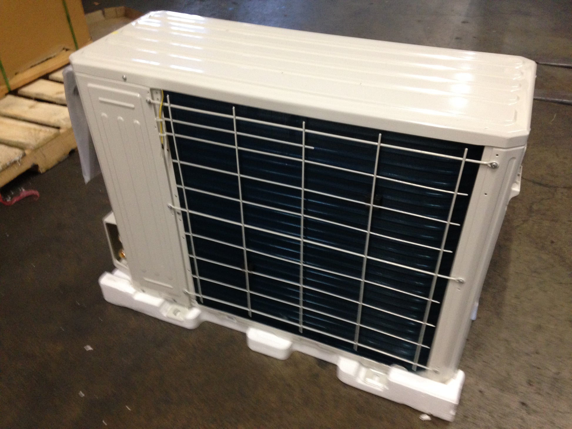 18,000 BTU SINGLE ZONE OUTDOOR MINI-SPLIT HEAT PUMP, 15 SEER 208-230/60/1 R-410A 