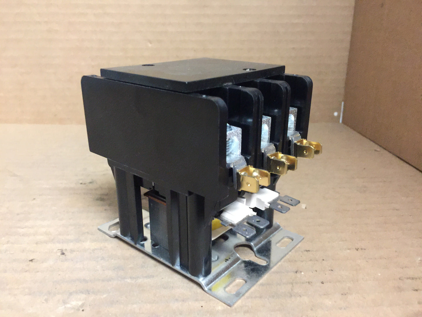 DEFINITE PURPOSE CONTACTOR W/LUGS 3P-60A-110/120V