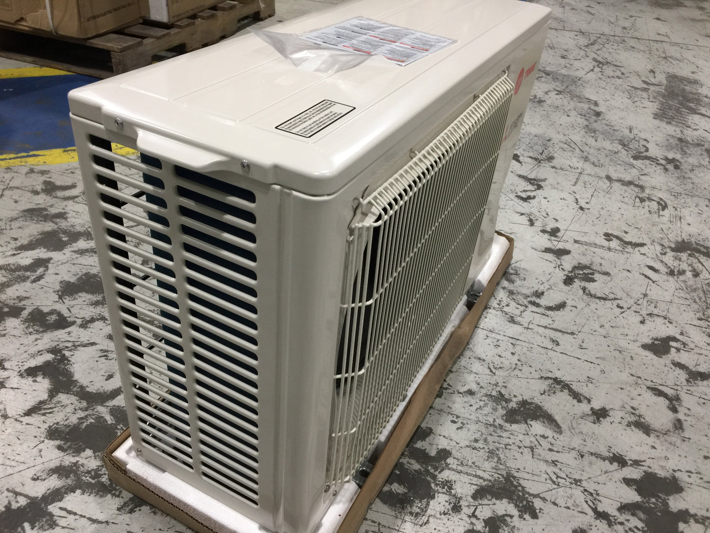 18,000 BTU SINGLE-ZONE INVERTER-DRIVEN OUTDOOR HEAT PUMP MINI SPLIT UNIT; 16 SEER, 208-230/60/1, R-410A