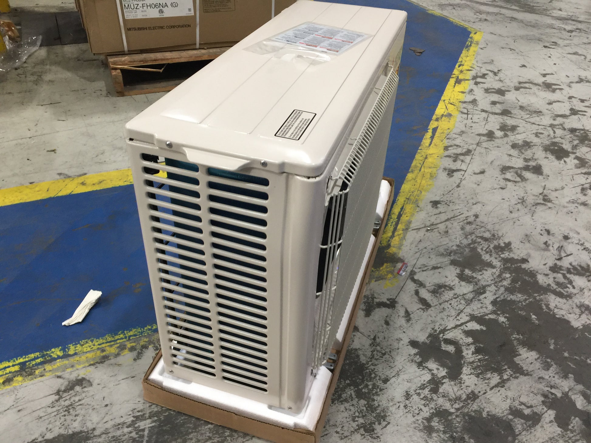 6,000 BTU SINGLE ZONE OUTDOOR MINI-SPLIT HEAT PUMP UNIT, 33.1 SEER 208-230/60/1 R-410A  CFM 137/117