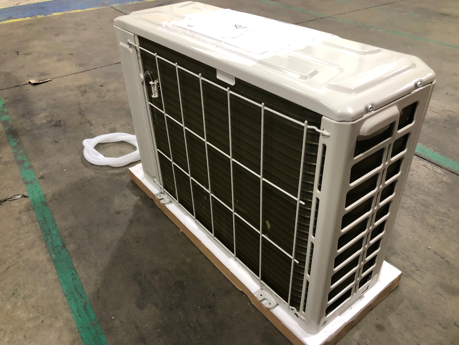 18,000 BTU SINGLE ZONE COOLING ONLY OUTDOOR INVERTER MINI SPLIT UNIT 19 SEER 208-230/60/1 R-410A ***INDOOR UNIT NOT INCLUDED***