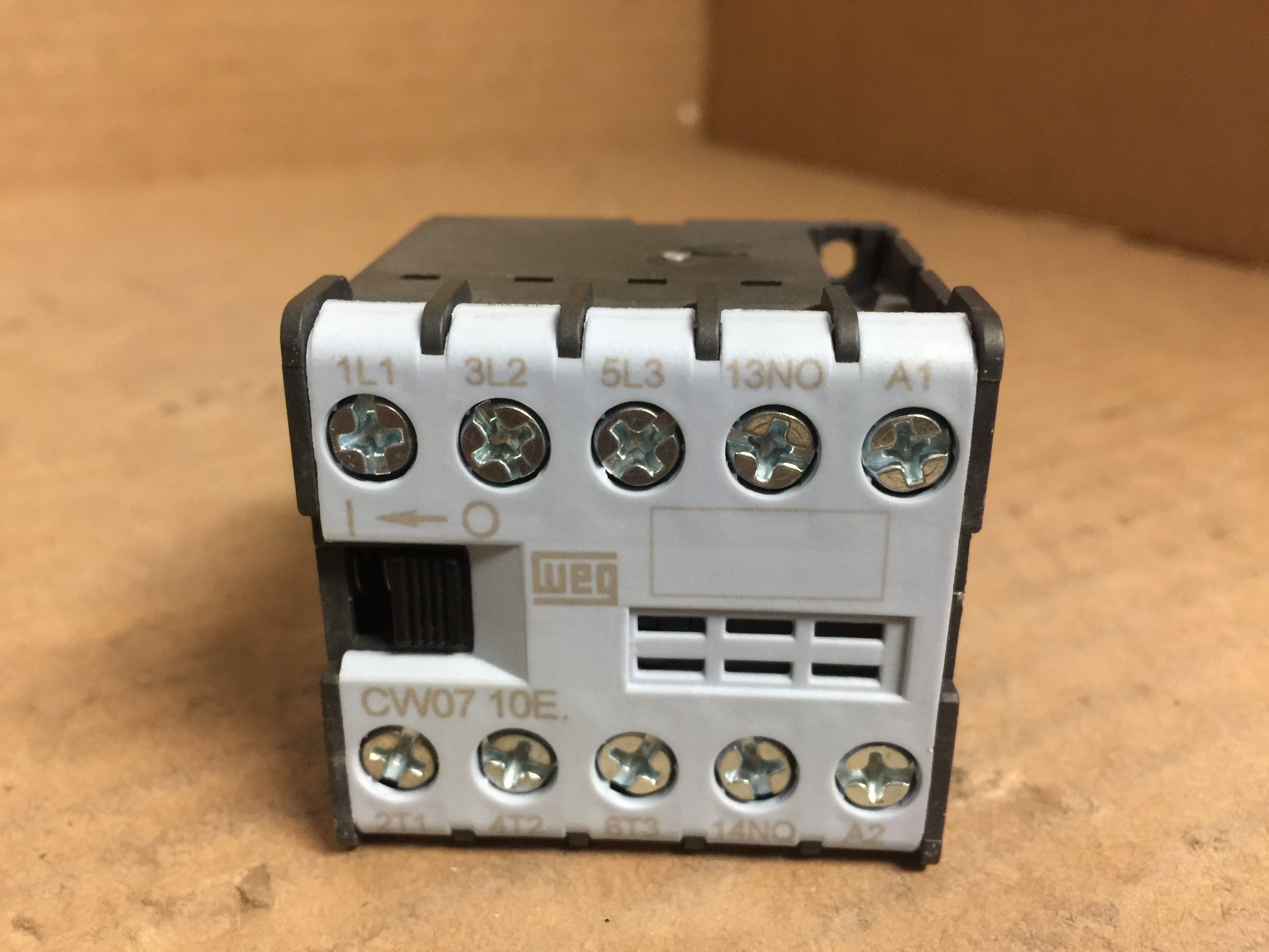 Mini Contactor; Multi-Volt, 50/60Hz, 16 Amp – Surplus City