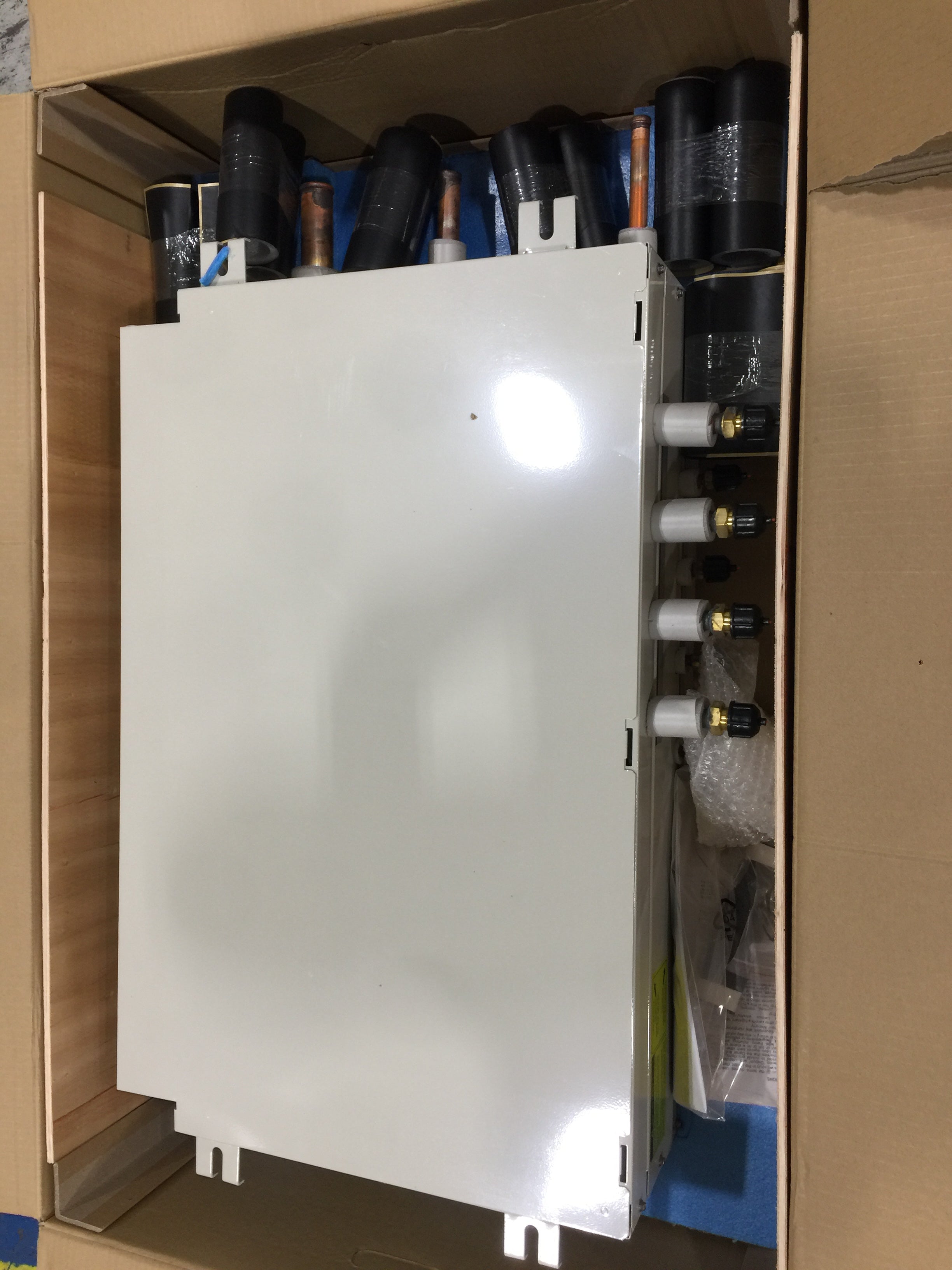 VRF Heat Recovery 4 Port Branch Box; 208-230/60/1 – Surplus City