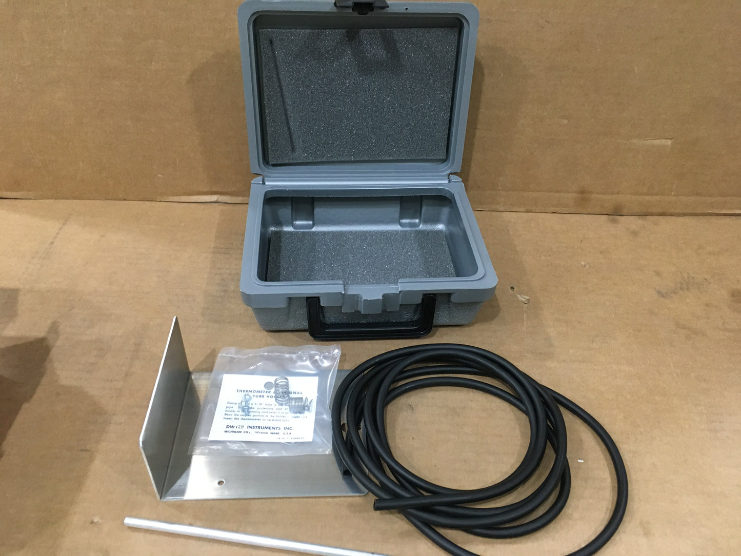 CARRYING CASE FOR MAGNEHELIC GAUGE A-432