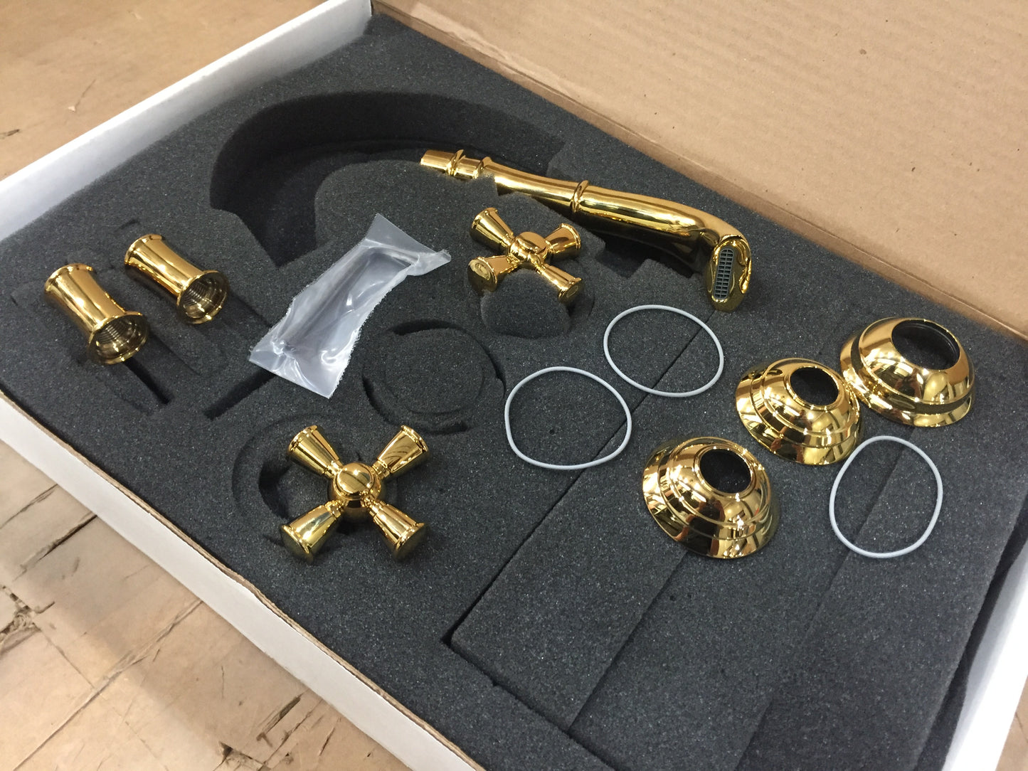 "AYLESBURY" SERIES WALL MOUNT BATHROOM FAUCET; POLISHED GOLD