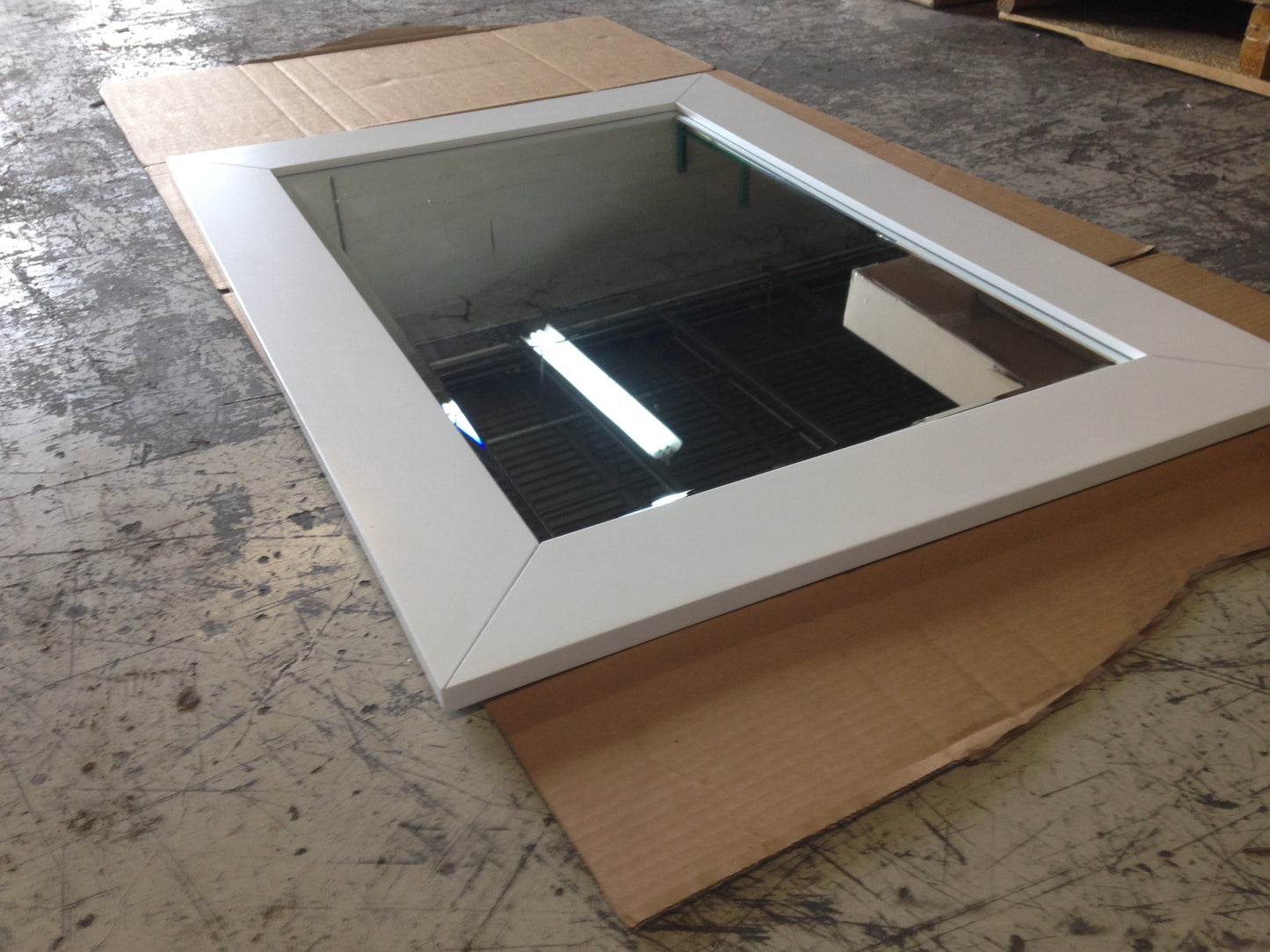 29" MIRROR, BRIGHT WHITE 