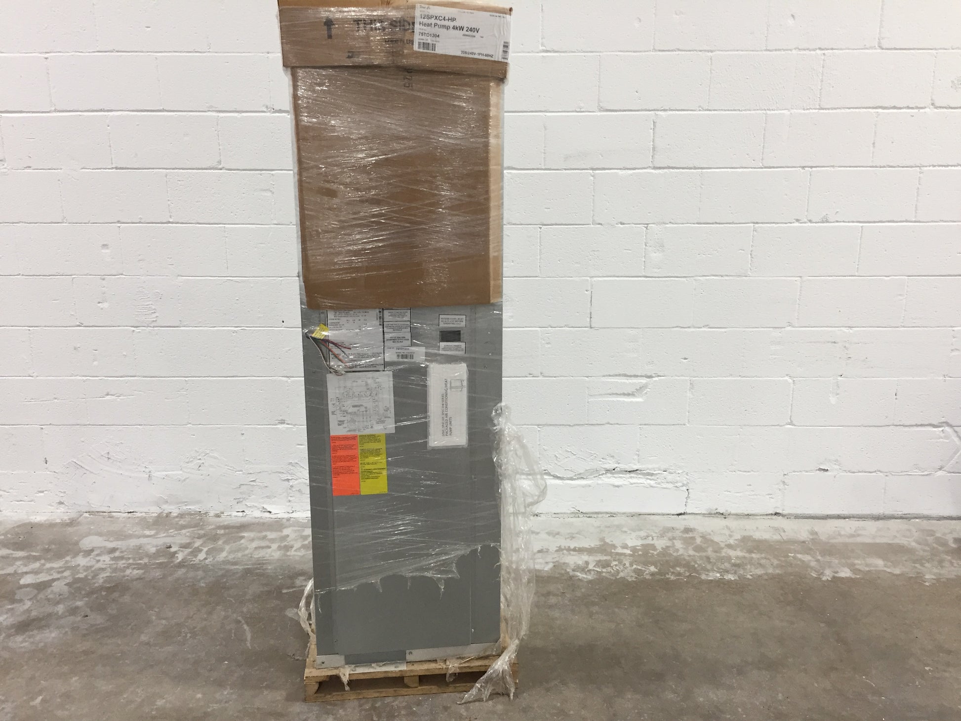1 TON VERTICAL THROUGH-THE-WALL PACKAGED HEAT PUMP UNIT/W 4 KW, 208-230/60/1, EER: 11