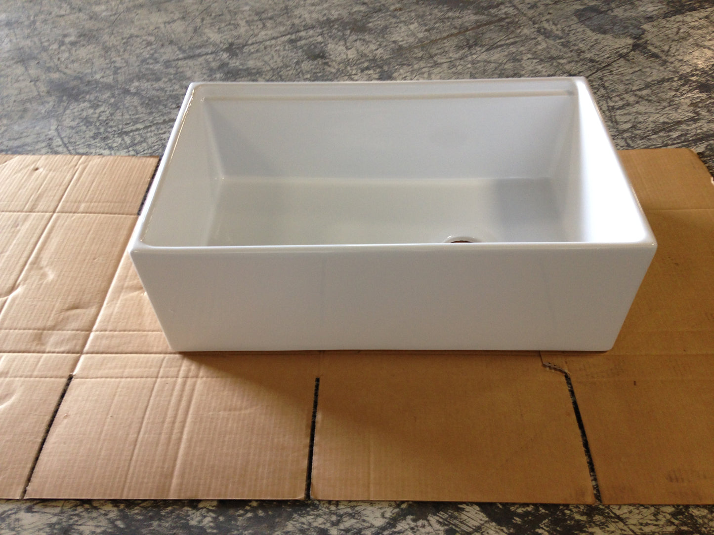 30" BRUMFIELDFIRECLAY FARMHOUSE SINK, WHITE