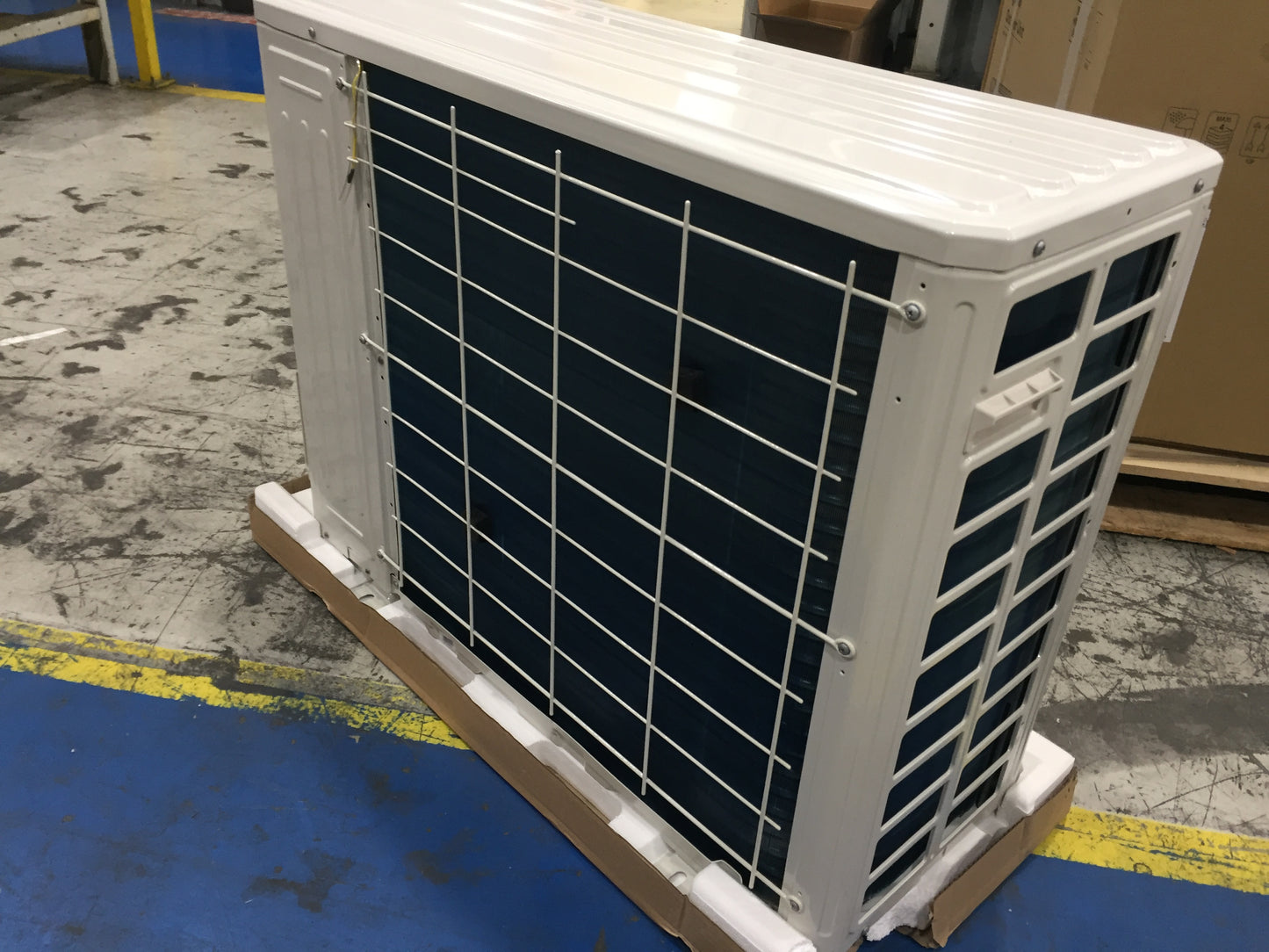 18,000 BTU SINGLE-ZONE OUTDOOR HEAT PUMP MINI SPLIT UNIT, 15 SEER 208-230/60/1 