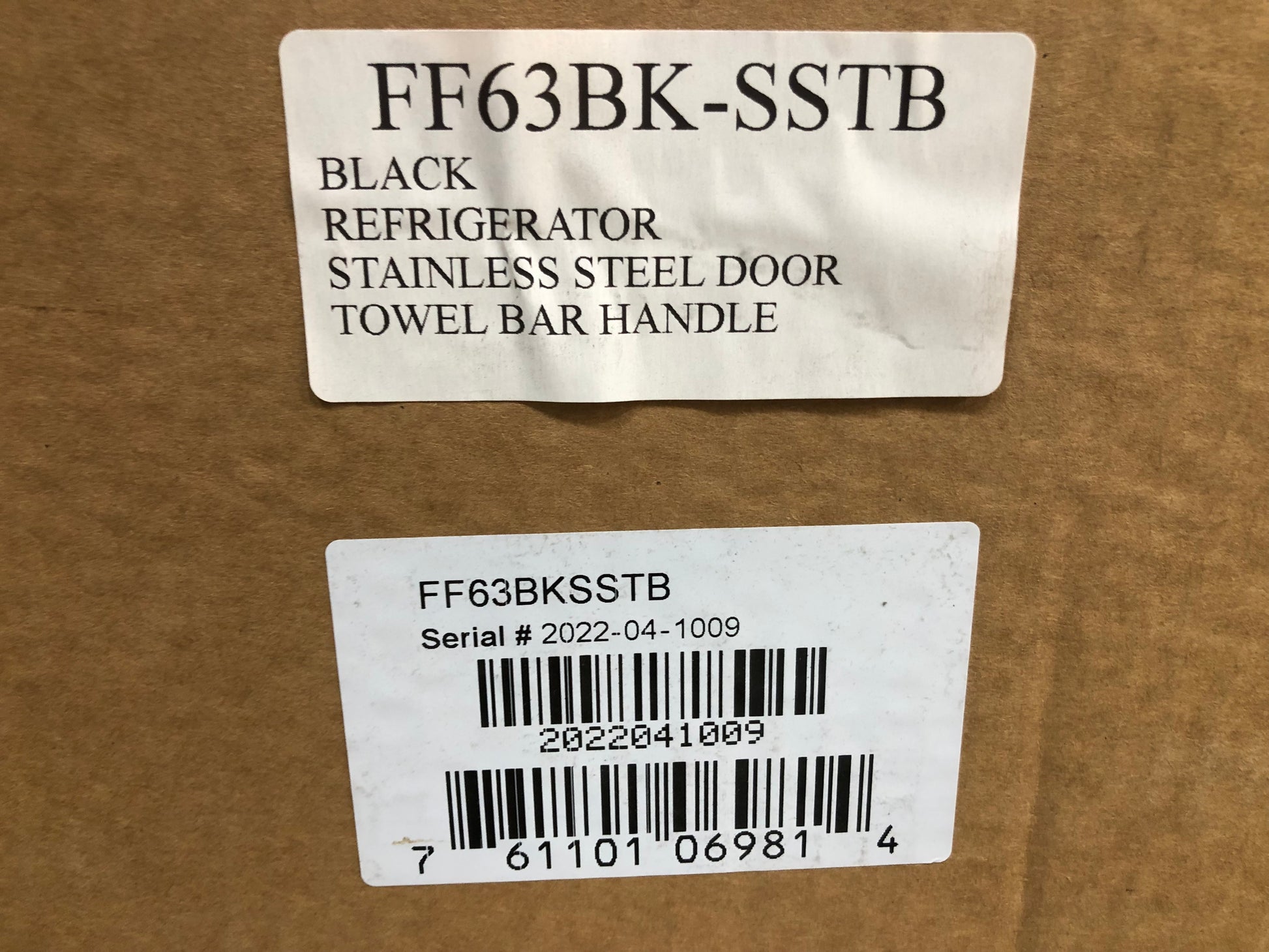 FREESTANDING RESIDENTAL COUNTER HEIGHT 24" WIDE All-REFRIGERATOR IN BLACK EXTERIOR WITH AUTO DEFROST, DELUXE INTERIOR, PRO STYLE HANDLE AND ADJUSTABLE THERMOSTAT