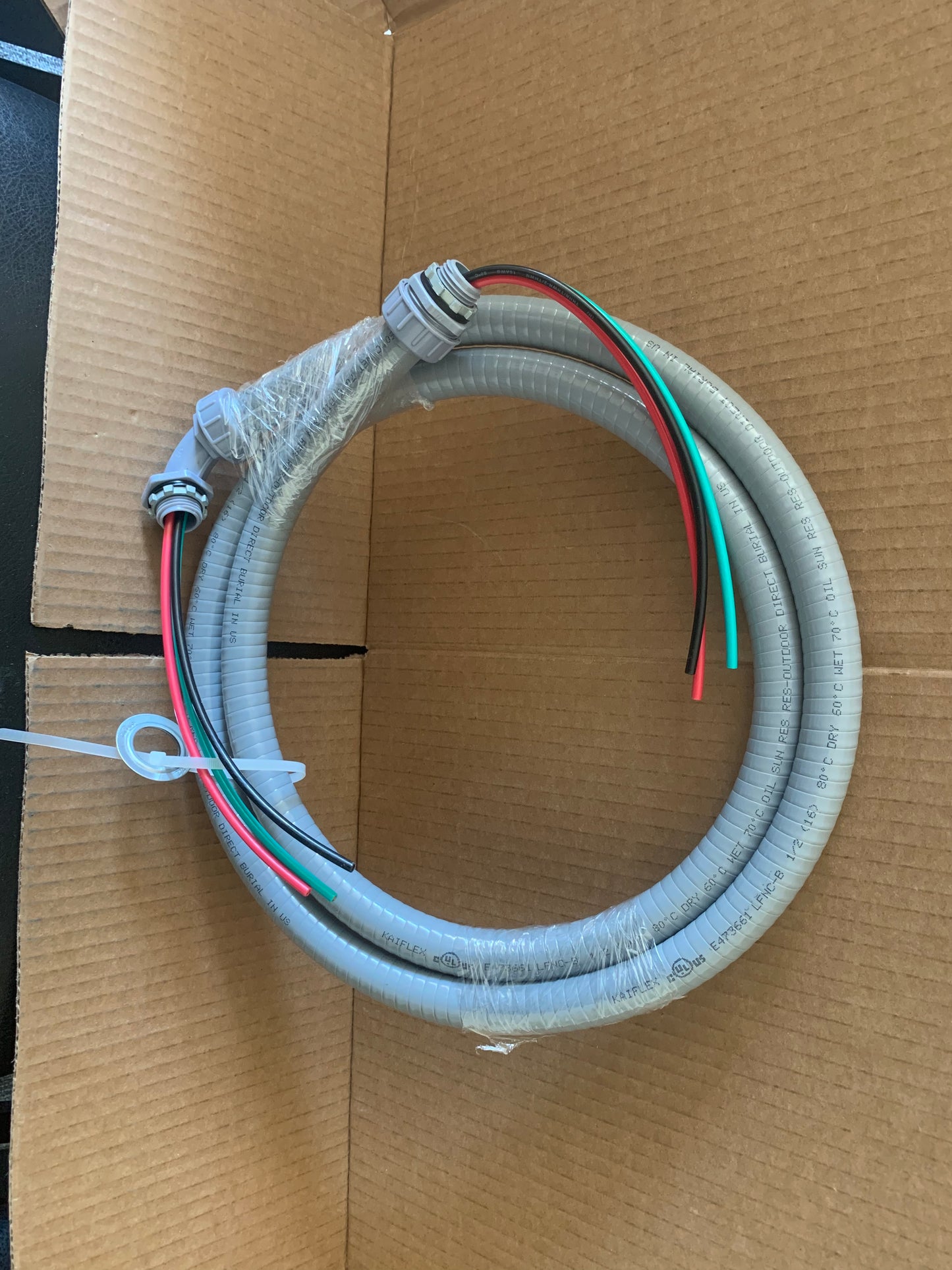 1/2" X 6' Electrical Whip with 60A 240V 3-Wire Disconnect and Black Equipment Pad and 24V Thermostat