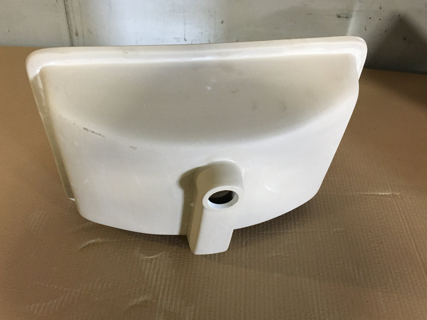 18" X 12" RECTANGULAR MYERS UNDERMOUNT BATHROOM SINK IN MATTE WHITE