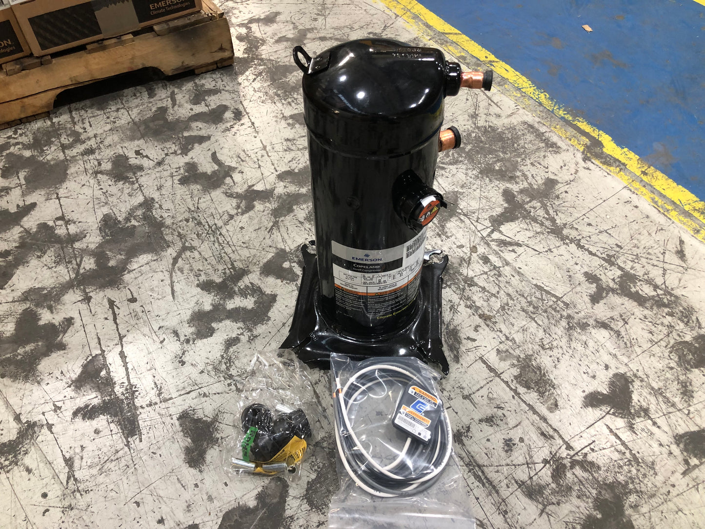 2-1/2 AC/HP SCROLL COMPRESSOR, 380-460/50-60/3 R-410A  