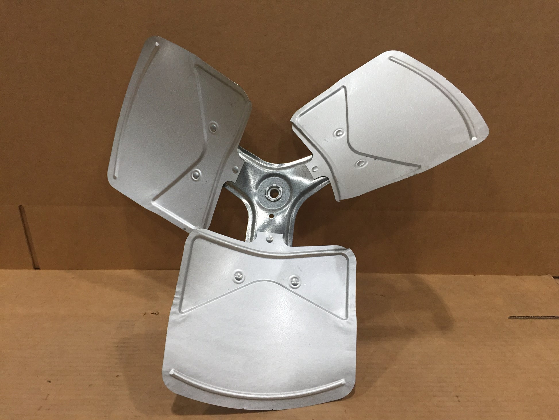 FAN 22 INCH 3 BLADE 28 PITCH CCW 1/2