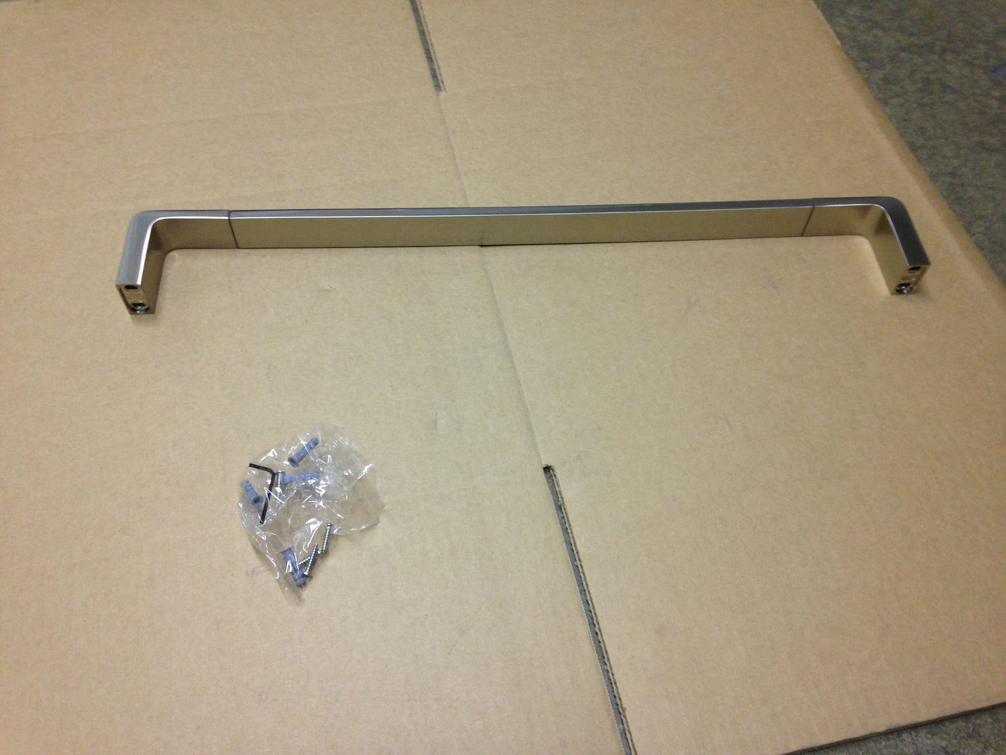 REM 24" TOWEL BAR, BRUSHED NICKEL