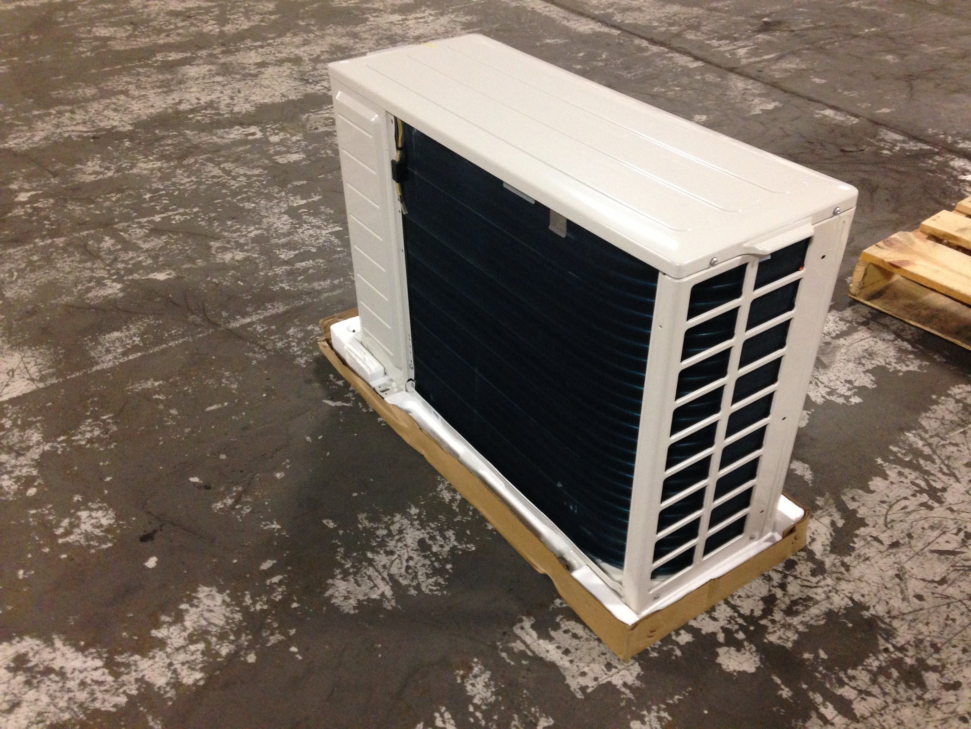 9,000 BTU SINGLE ZONE RESIDENTIAL WALL MOUNT MINI-SPLIT HEAT PUMP UNIT, 27 SEER, 208-230/60/1  R-410A