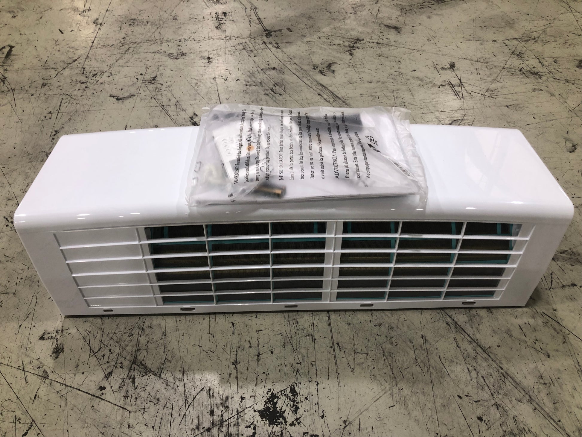 9,000 BTU Single-Zone Wallmounted Indoor Heat Pump Mini Split Unit, Seer:19 208-230/60/1 R-410A