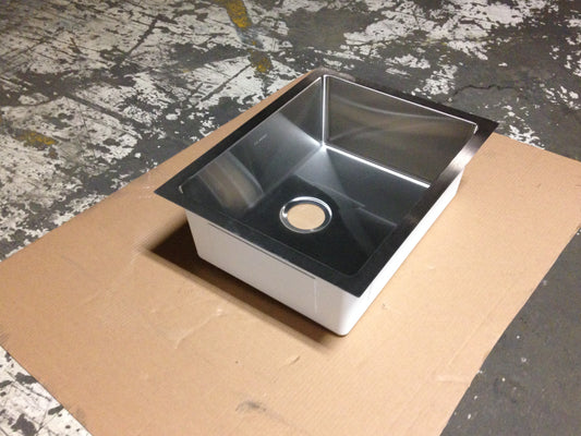 CROSSTOWN UNDERMOUNT SINK, STAINLESS STEEL