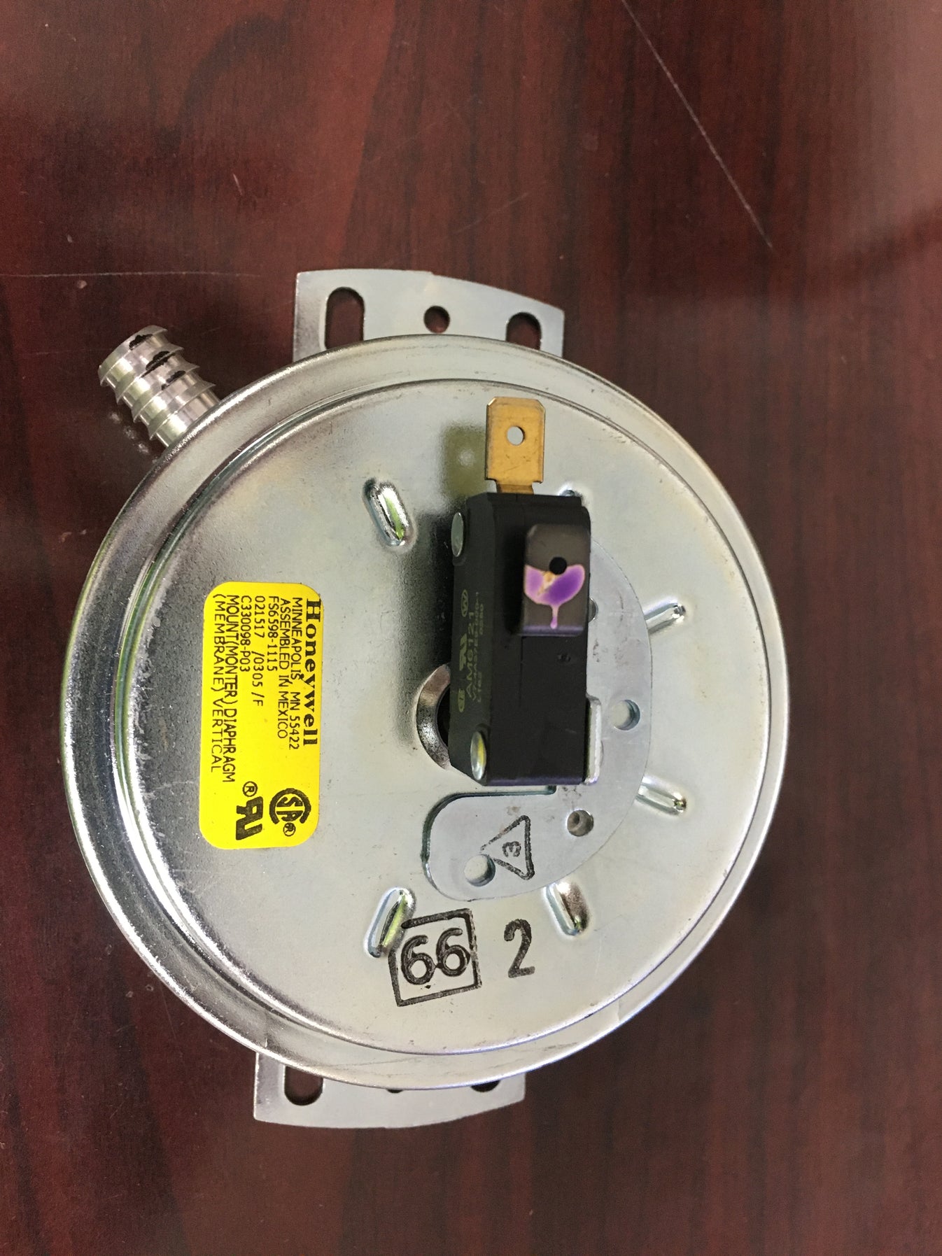 DUAL PORT PRESSURE SWITCH .56"WC SINGLE POLE Surplus City Liquidators