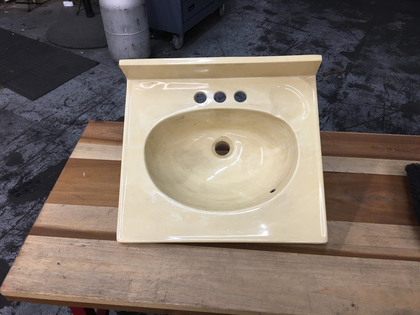 19 X 17 PALE YELLOW DROP-IN LAVATORY SINK