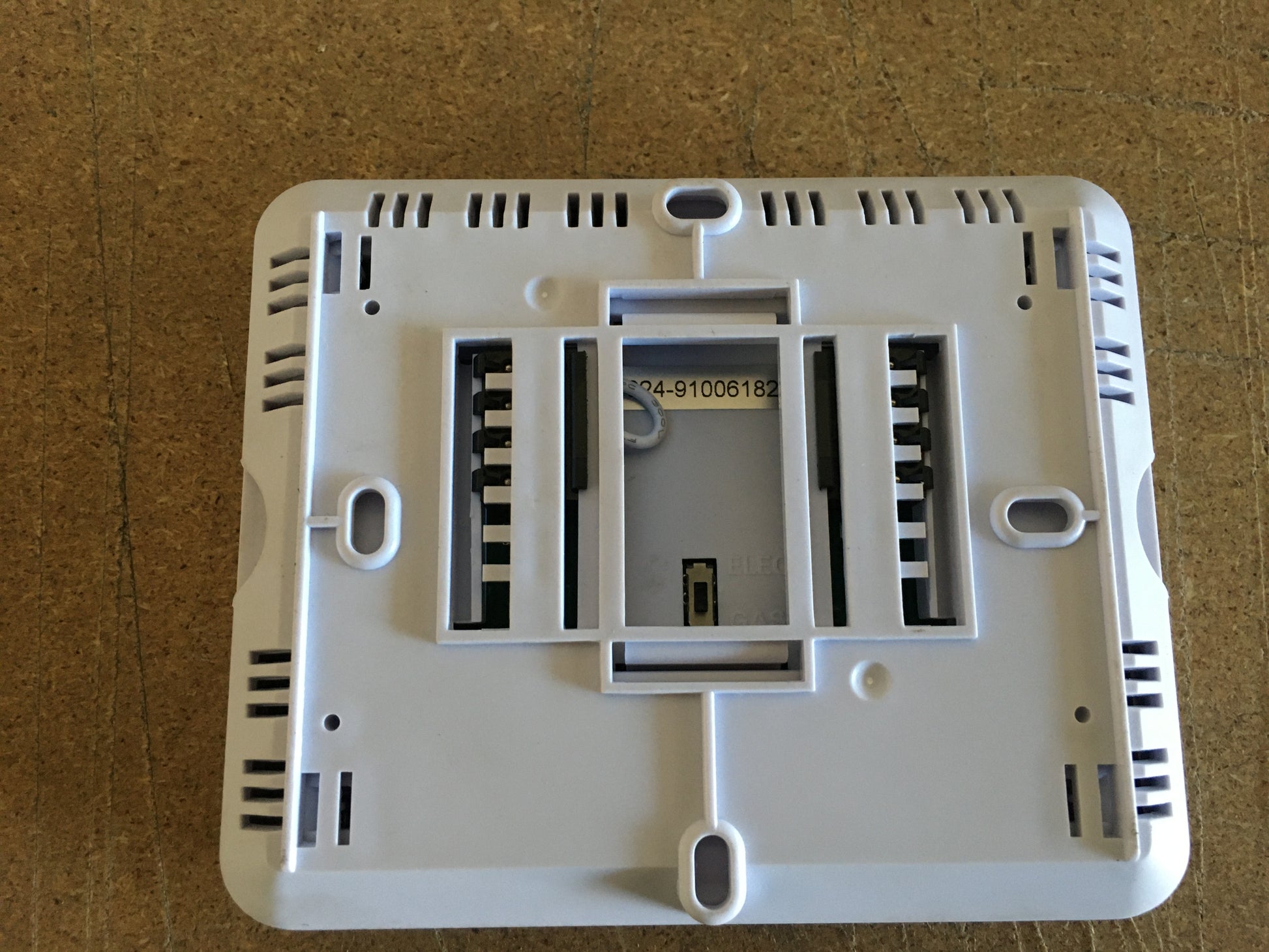 ELECTRONIC NON-PROGRAMMAGBE THERMOSTAT 24 VOLT