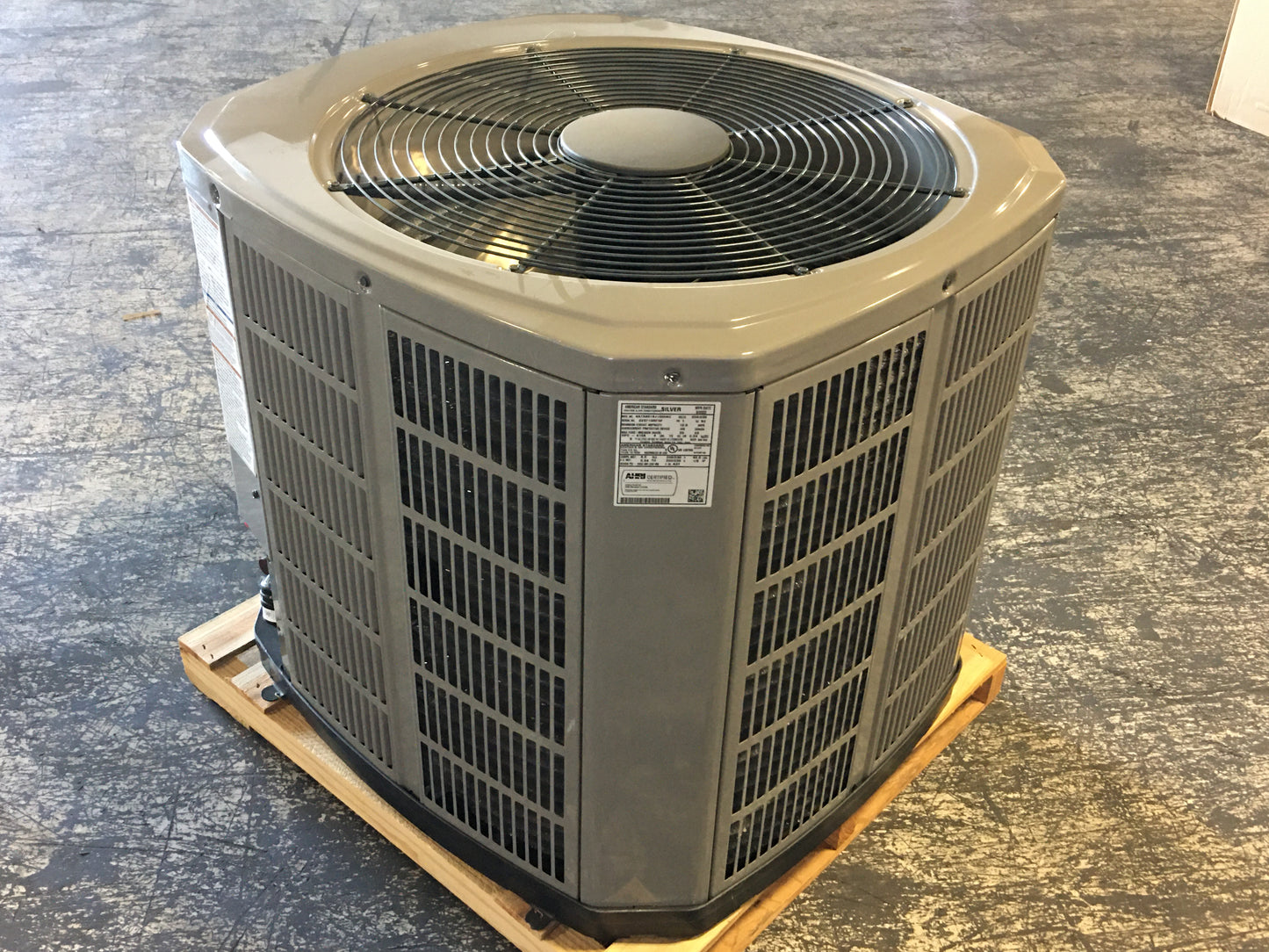 1-1/2 TON SPLIT-SYSTEM AIR CONDITIONER 208-230/60/1 R-410A 16 SEER