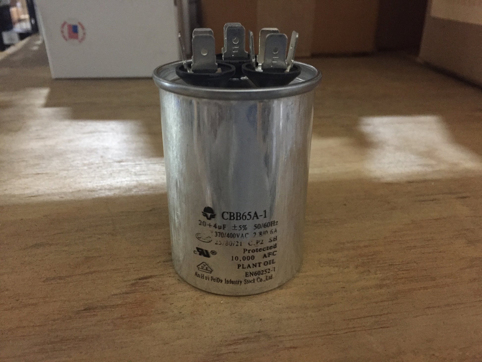 20/4 UF 370/400VAC START AND RUN CAPACITOR