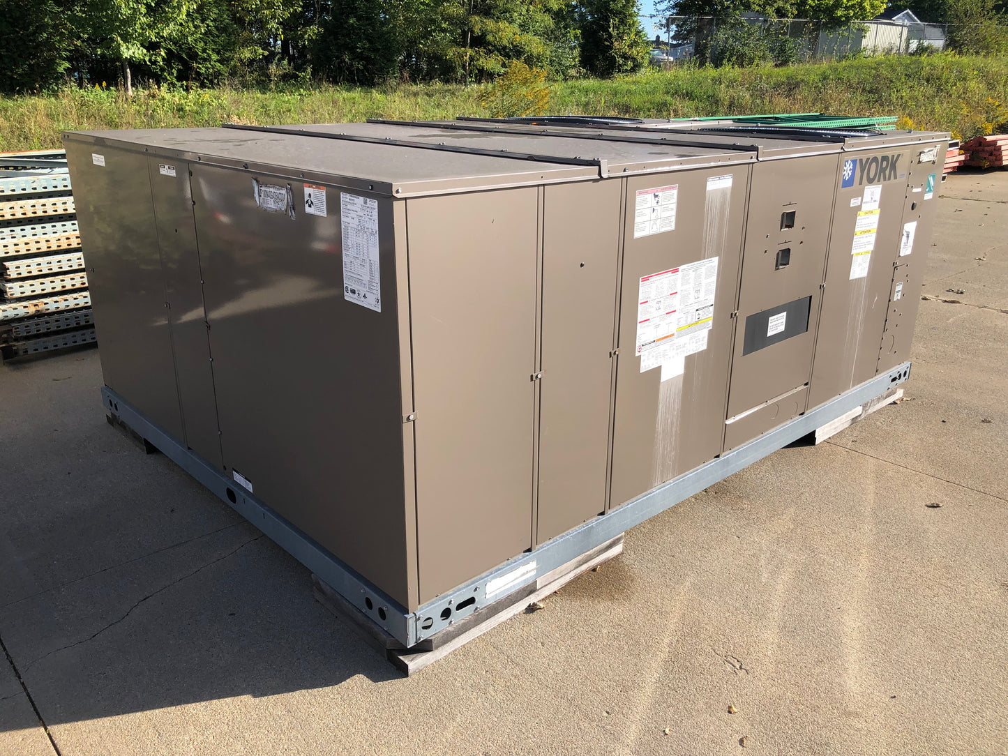 15 TON CONVERTIBLE GAS ELECTRIC PACKAGED UNIT WITH 2 STAGE 375,000 BTU GAS HEAT, 11 EER, 460/60/3 R-410A