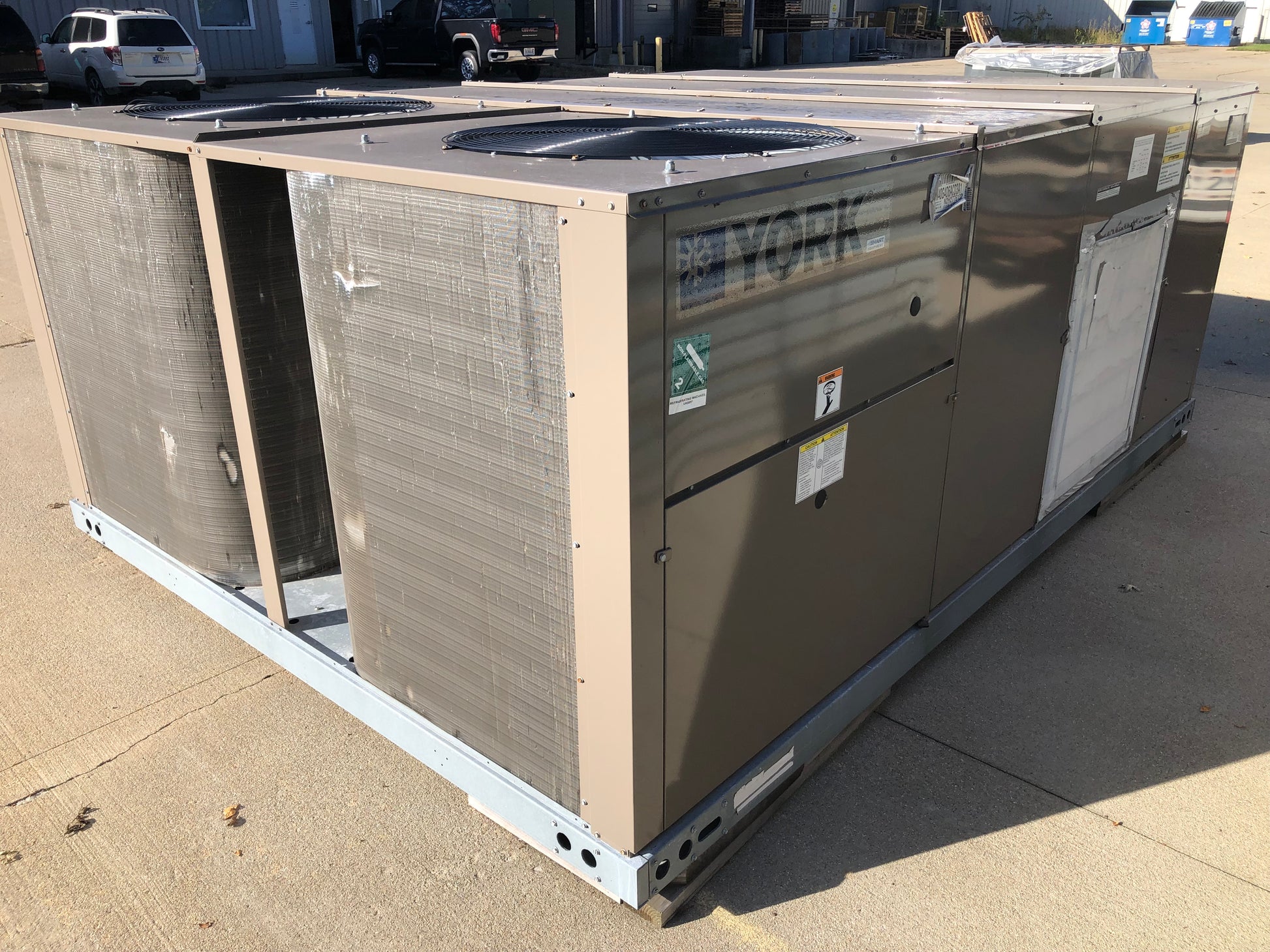 15 TON CONVERTIBLE GAS ELECTRIC PACKAGED UNIT WITH 2 STAGE 375,000 BTU GAS HEAT, 11 EER, 460/60/3 R-410A