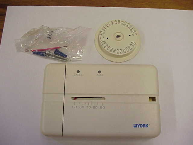 LOW VOLTAGE HEAT PUMP THERMOSTAT WITH SUBBASE