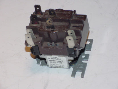 208-240 VOLT RELAY