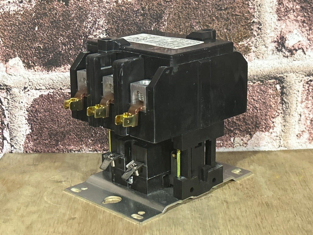 120 V, 50/60 Hz, 90 Amps 3 Pole Contactor