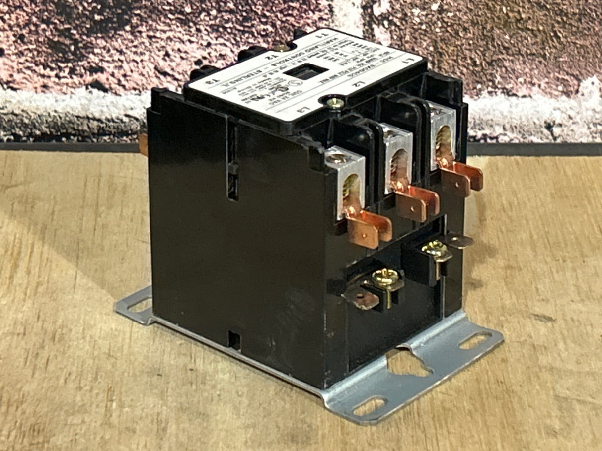 24 V, 50/60 Hz, 40 Amps 3 Pole Contactor