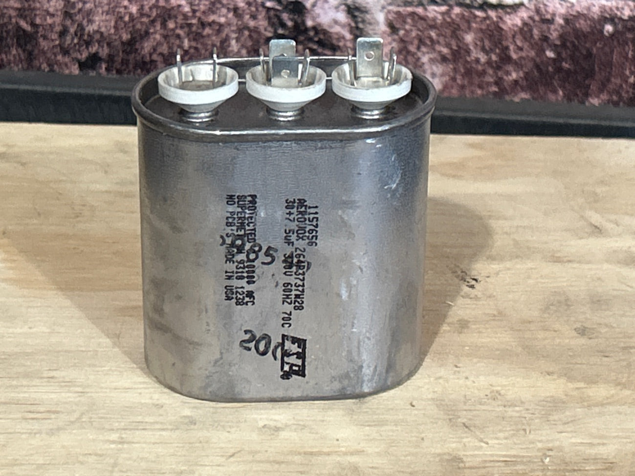 370 Vac, 30+7.5MFD 50/60 Hz, Oval Capacitor