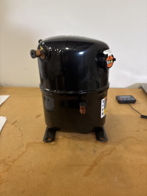 2.5 Ton Single-Stage AC Reciprocating Compressor 220-240/265/50/60/1 R22