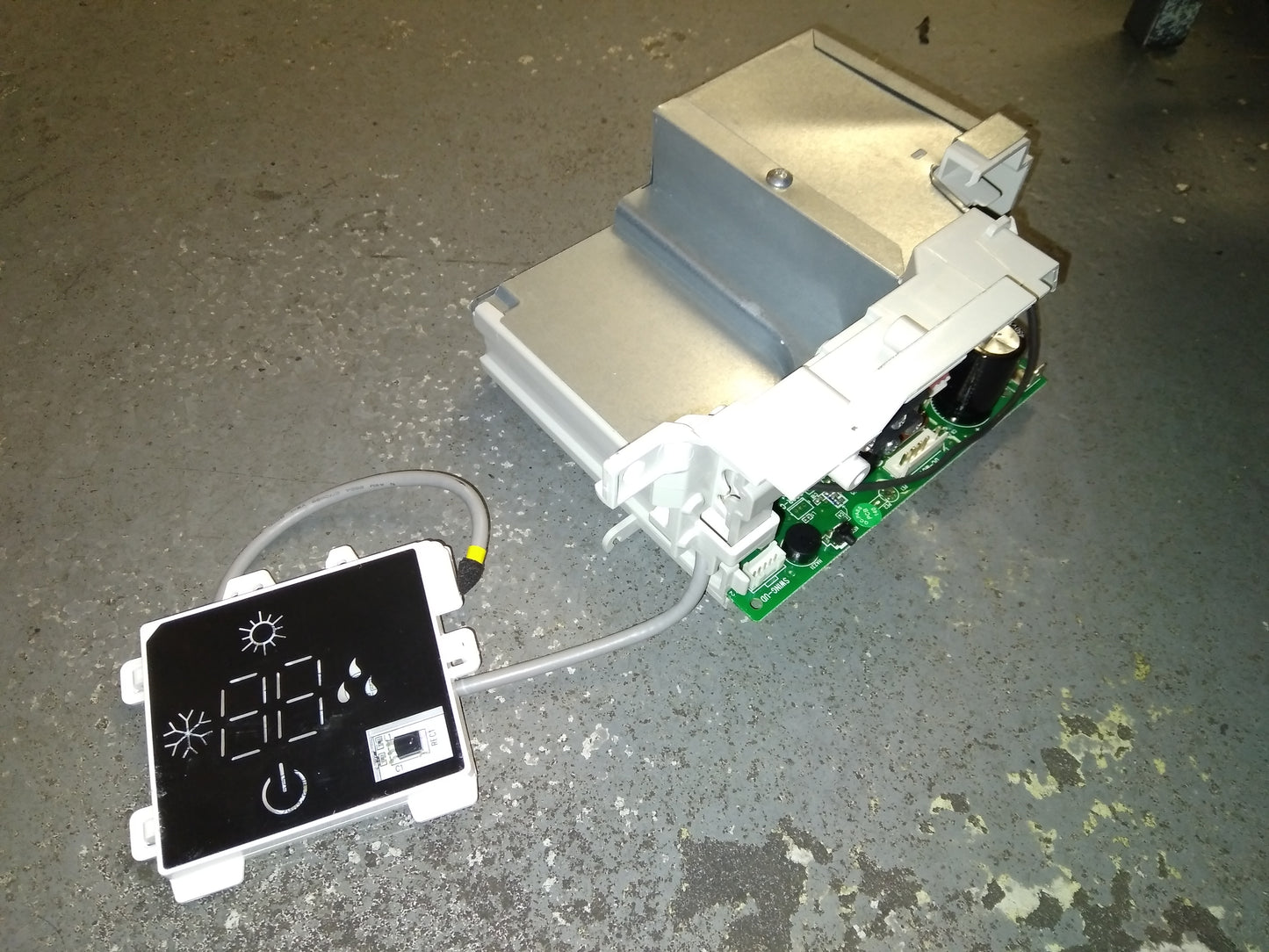 Conjunto de subplaca de circuito impreso de caja electrónica