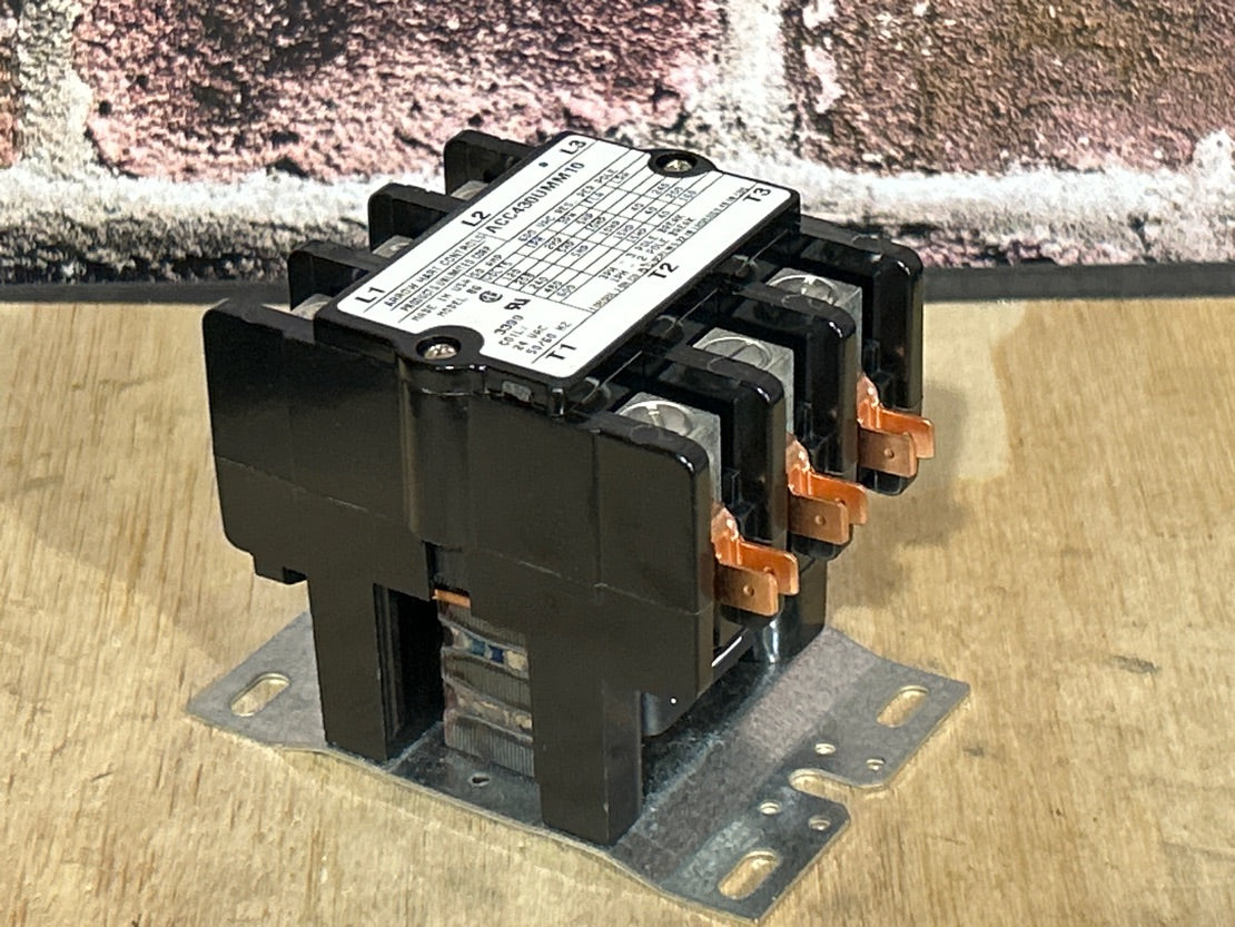 24 V, 50/60 Hz, 40 Amps 3 Pole Contactor