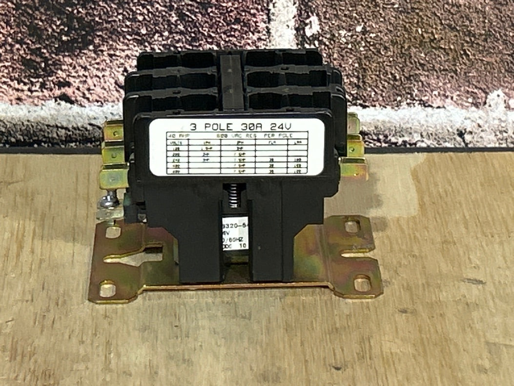24 V, 50/60 Hz, 30 Amps 3 Pole Contactor