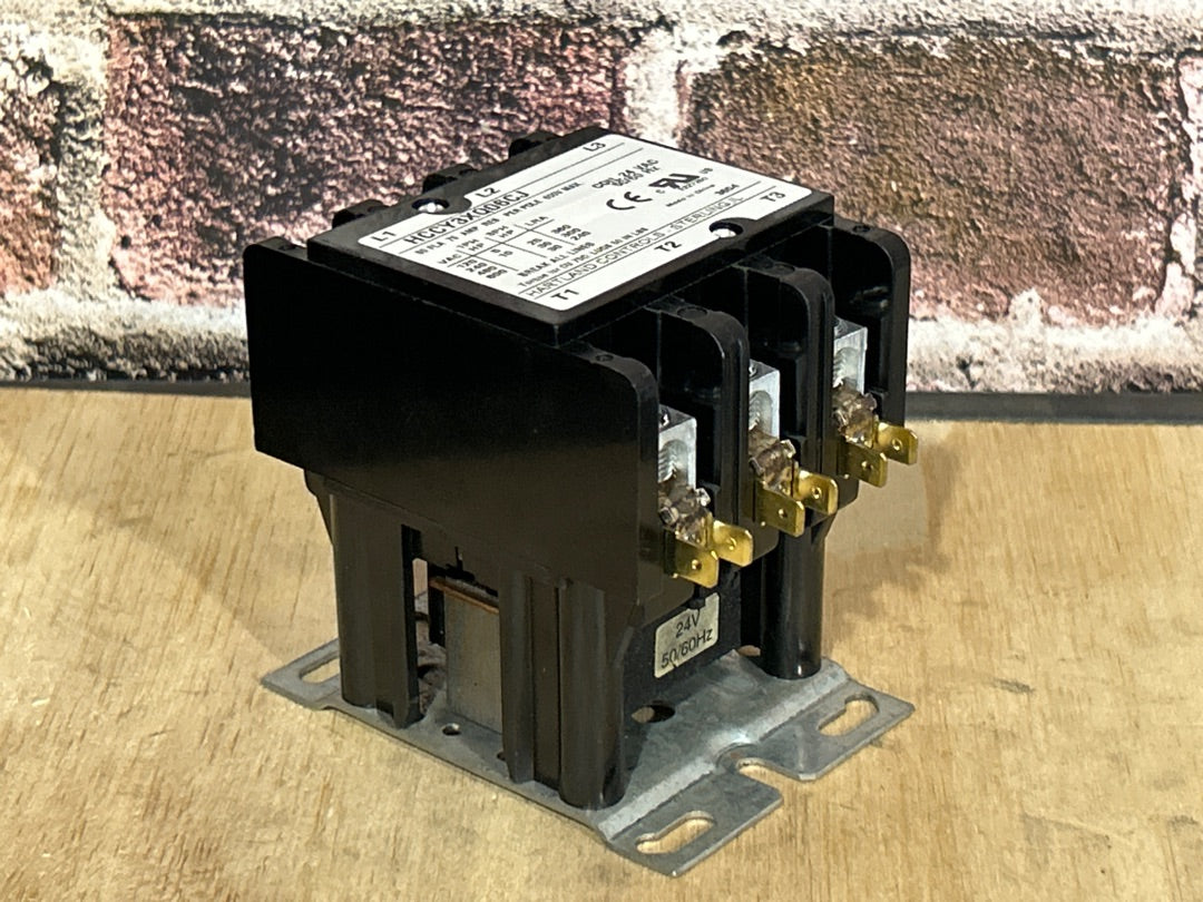 240 V, 50/60 Hz, 60 Amps 3 Pole Contactor