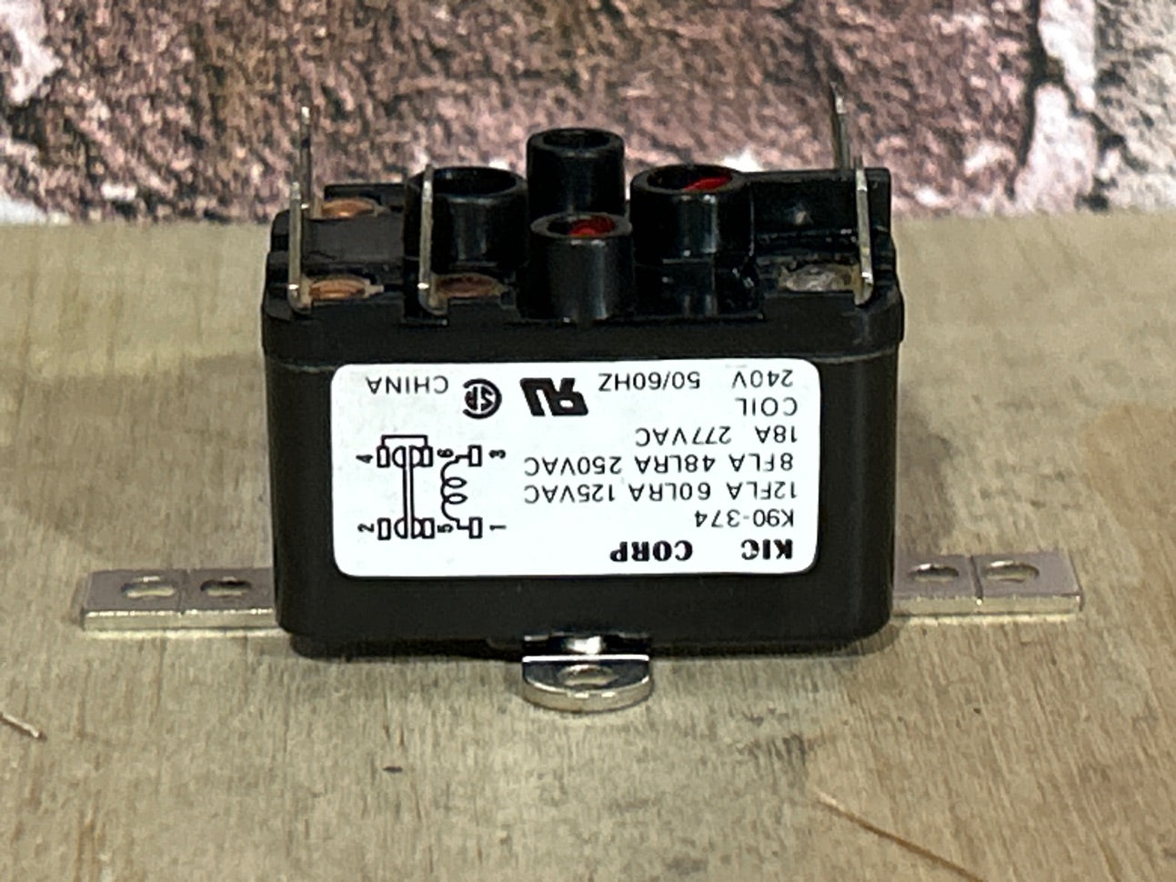 240 V, 50/60 Hz, 18 Amps, Relay