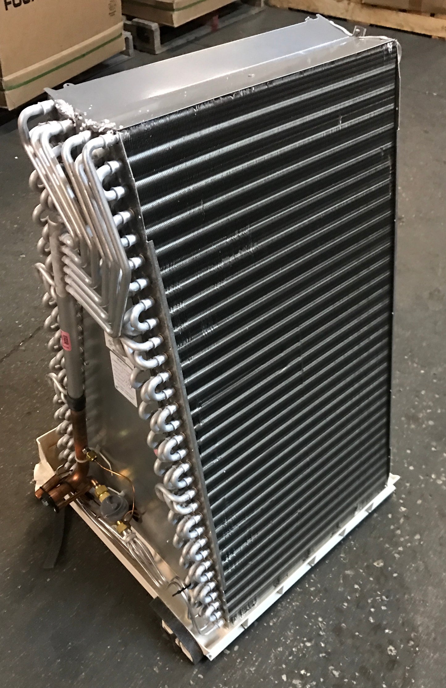 Aire acondicionado/HP de 5 toneladas con flujo ascendente, sin carcasa, serpentín A" R-410A, 13 Seer/1400-1600 Cfm