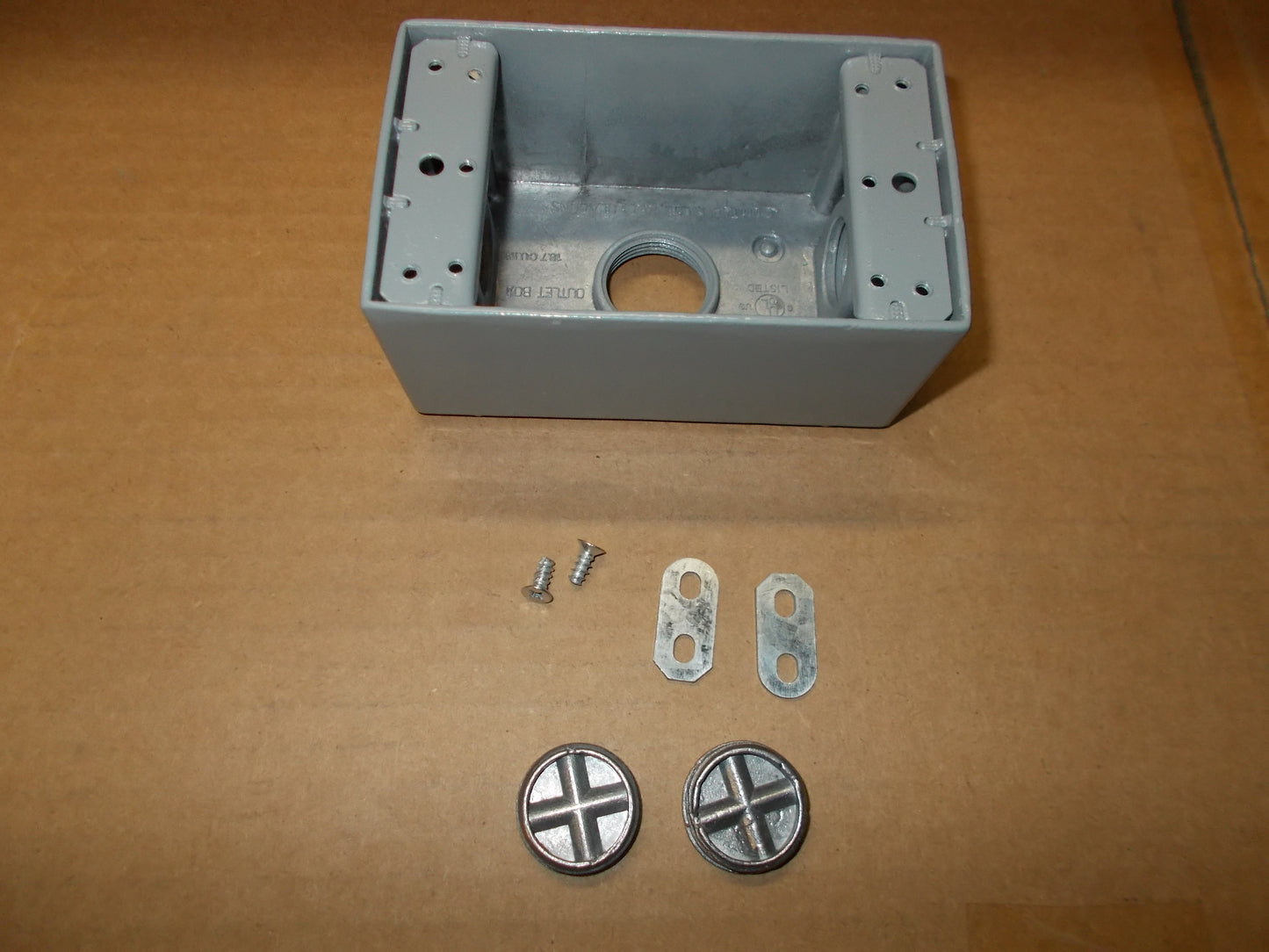 Caja de salida de 3 orificios de 3/4" para todo clima"