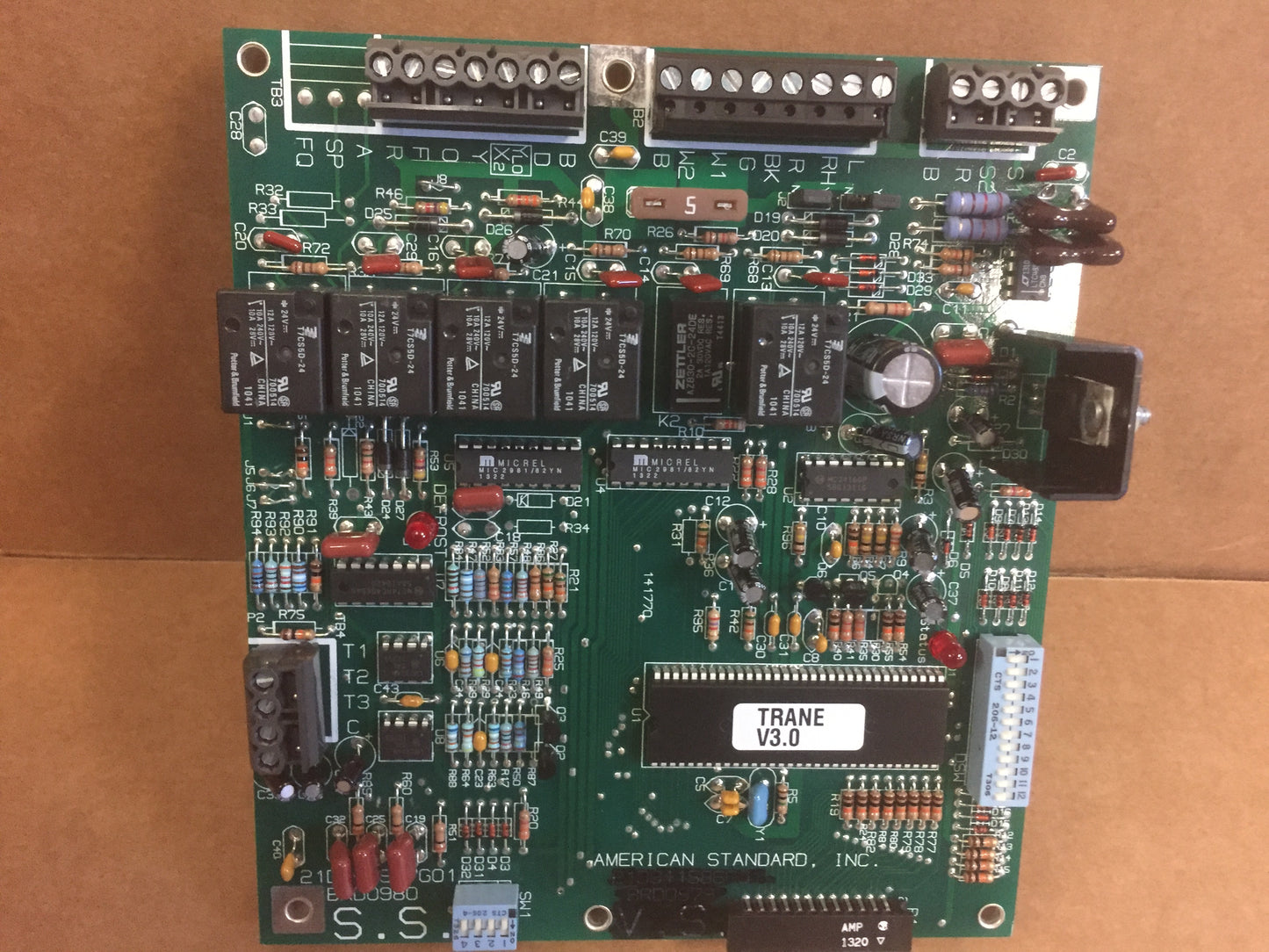 Placa del sistema de zona integrada del controlador del sistema