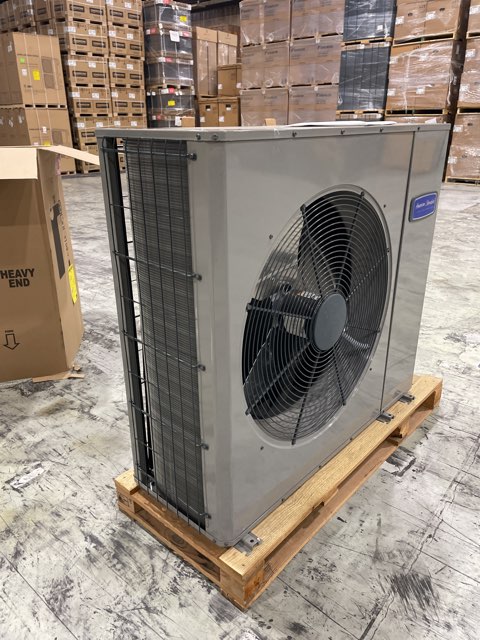 5 Ton Horizontal Discharge Var Speed Split-System Communicating Heat Pump 208-230/60/1 R410A 19 SEER