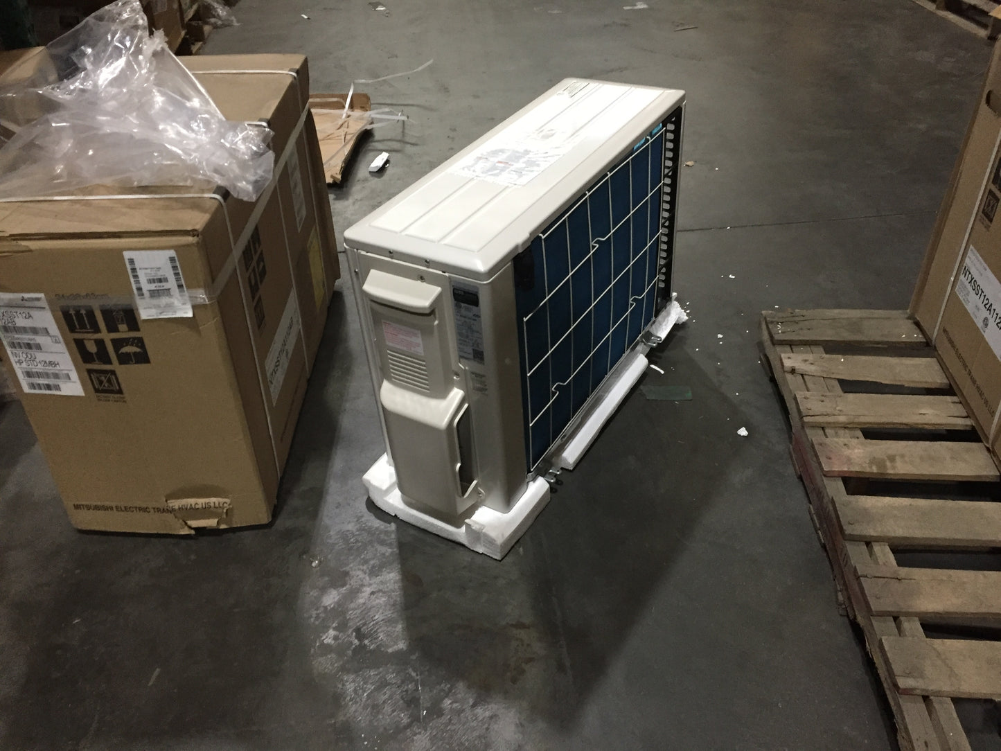 12,000 BTU 1-Zone Inverter-Driven Outdoor Heat Pump Mini-Split Unit 23.1 SEER, 208-230/60/1, R-410A