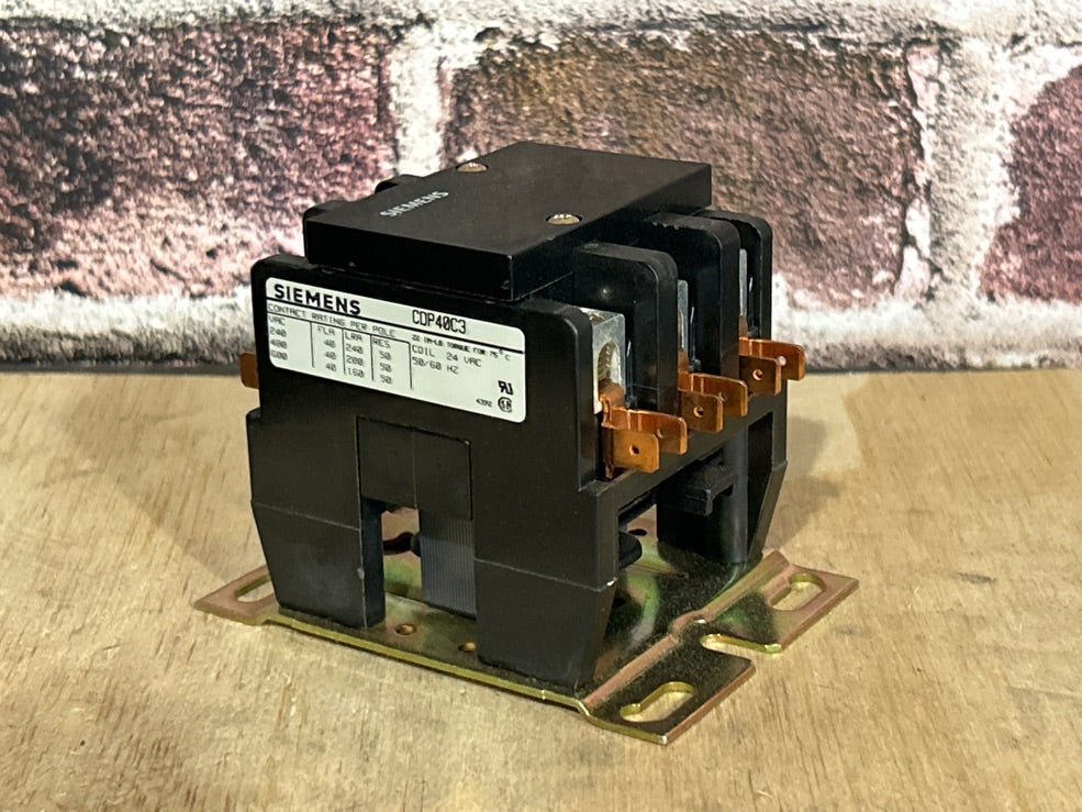 24 V, 50/60 Hz, 40 Amps 3 Pole Contactor