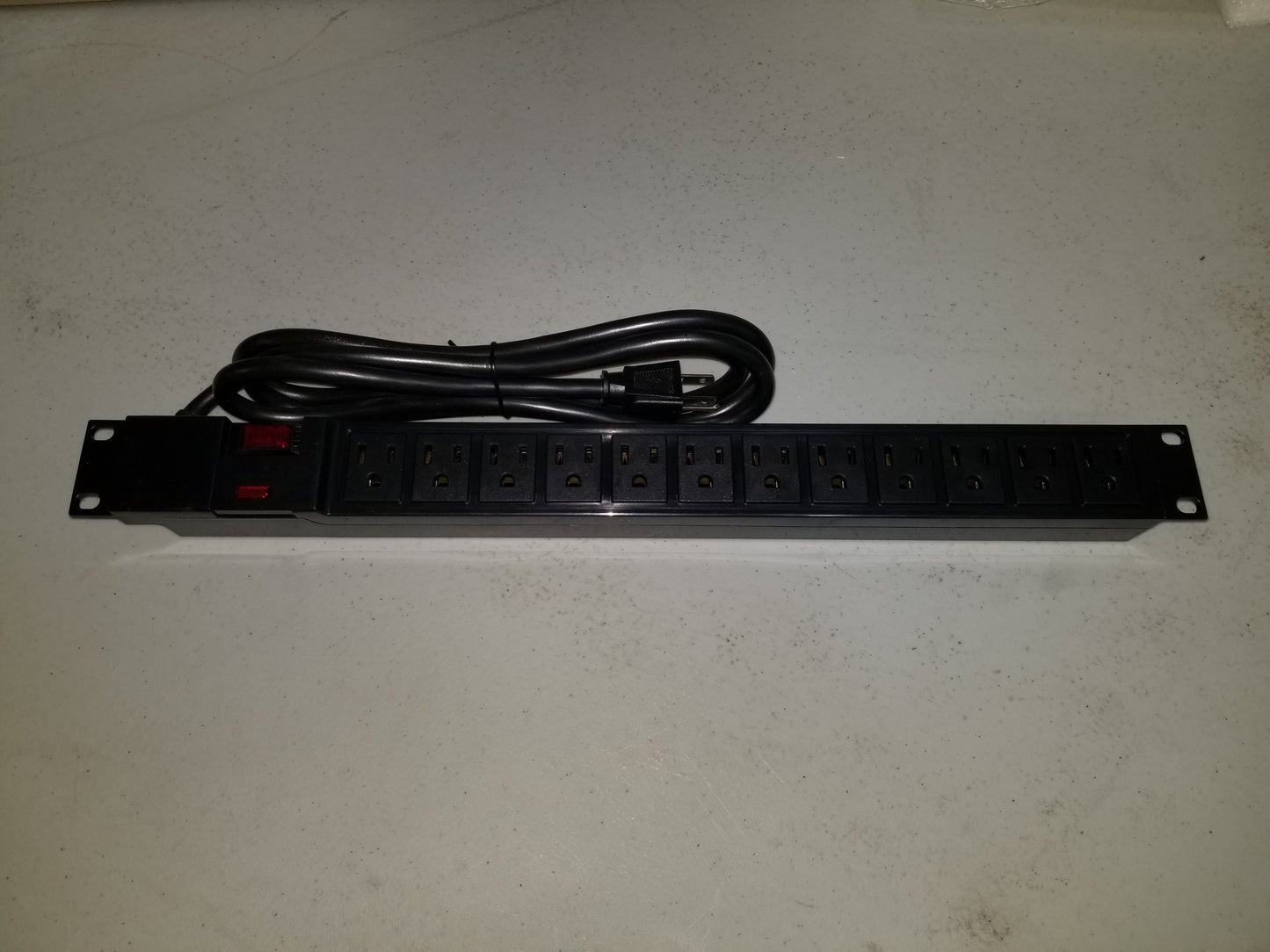 15 Amp Horizontal Pdu 12 Outlet 5-15R