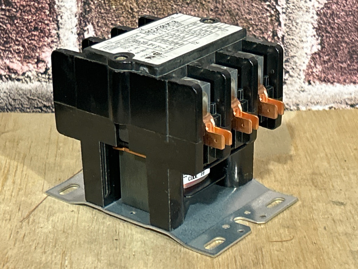 24 V, 50/60 Hz, 40 Amps 3 Pole Contactor