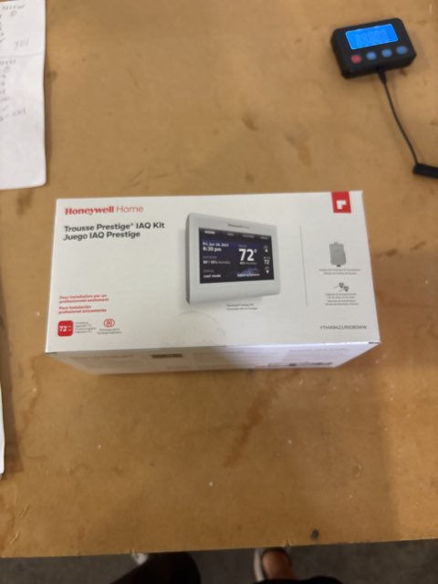 Programmable Prestige IAQ Multi-Stage 24 V Heat Pump Thermostat