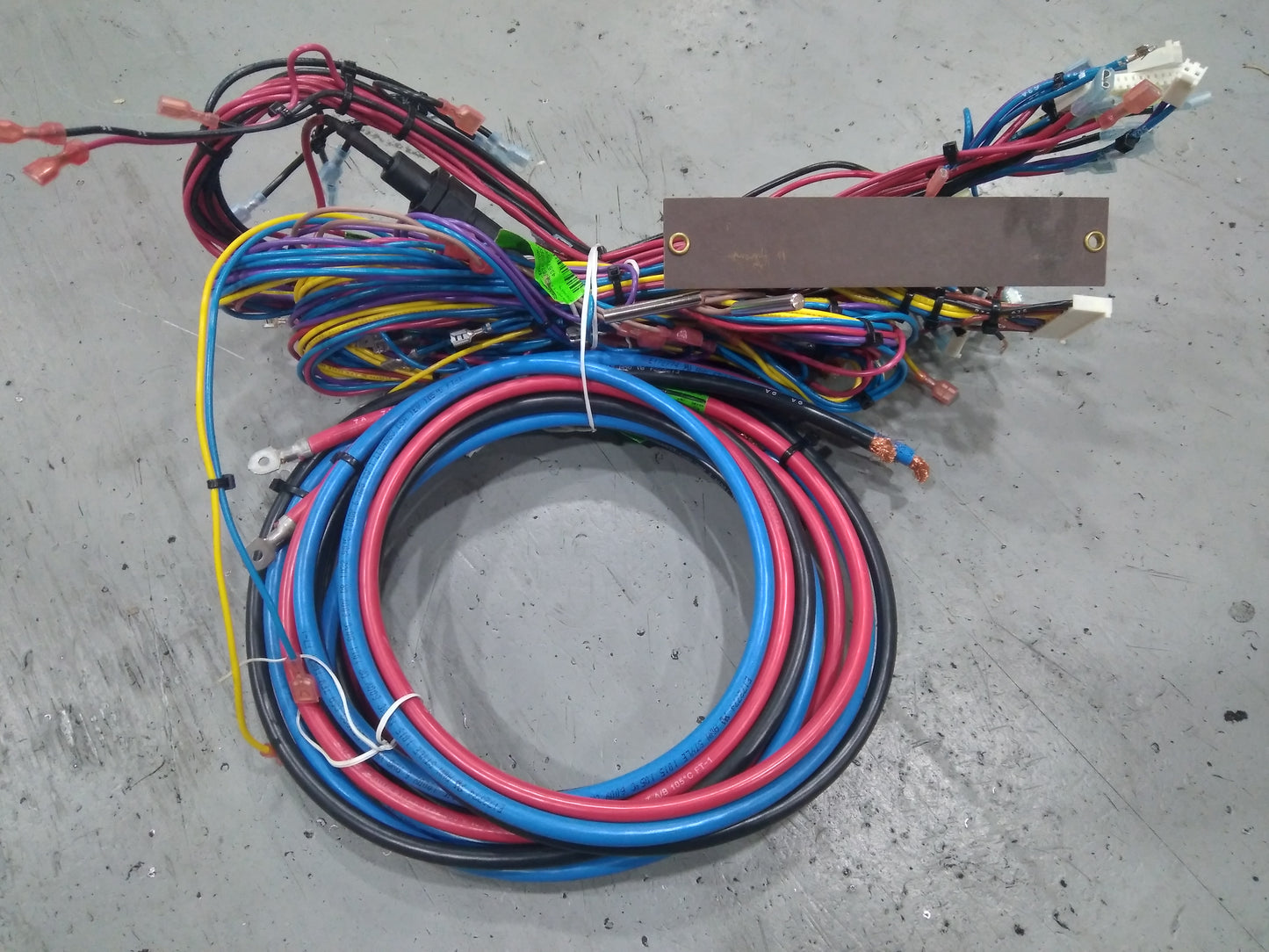 Arnés de cableado de controles Reliatel para unidades de paquete de la serie Voyager de Trane